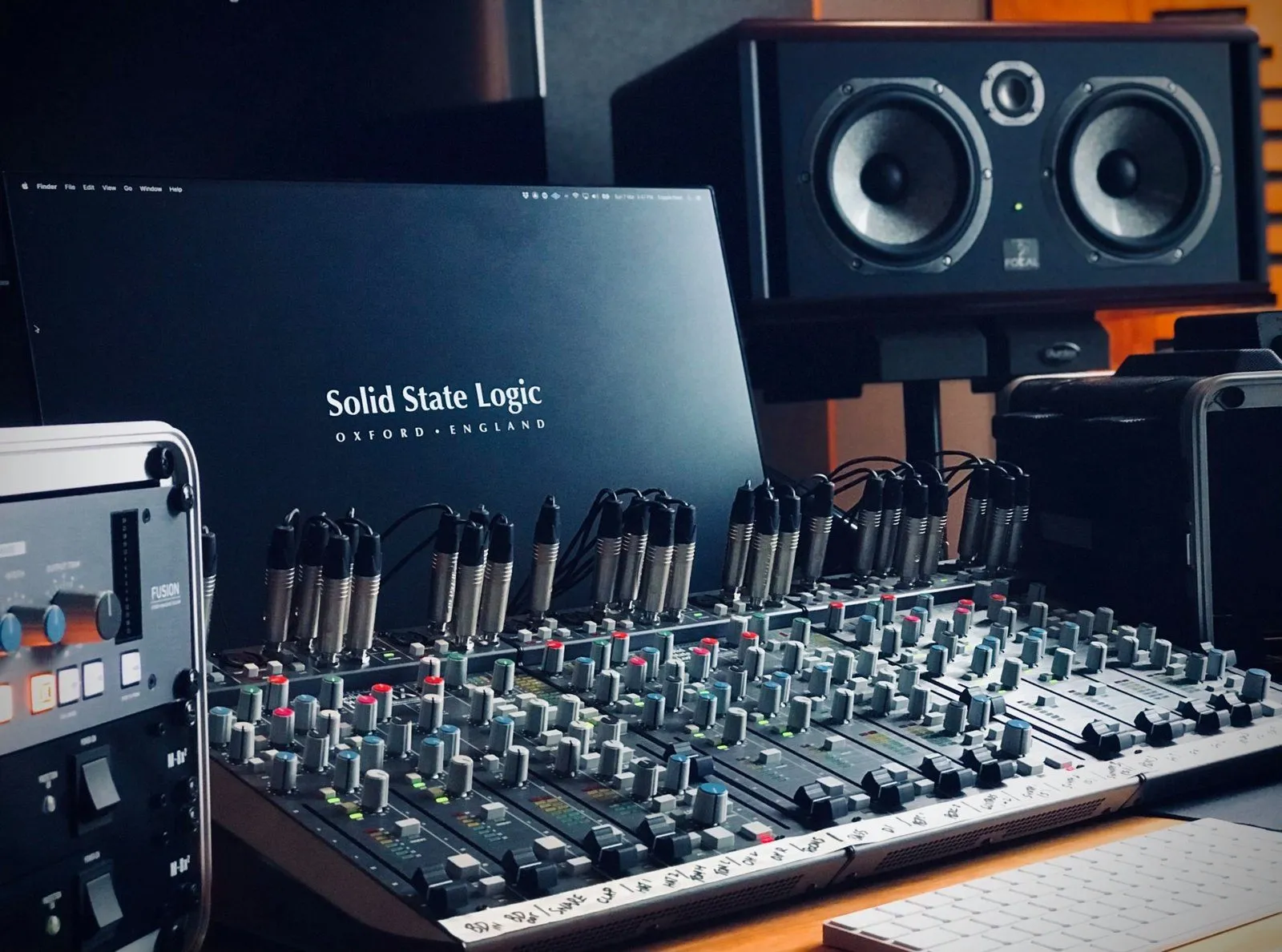 การติดตั้ง SSL Six ร่วมกันถึง 3 ตัวที่ Stratomatics Audio