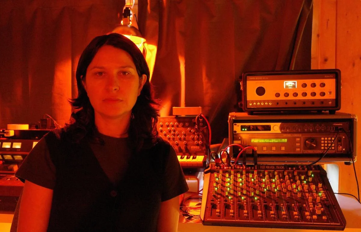 SSL BiG SiX ในห้องทำงานของ Stella Mozgawa